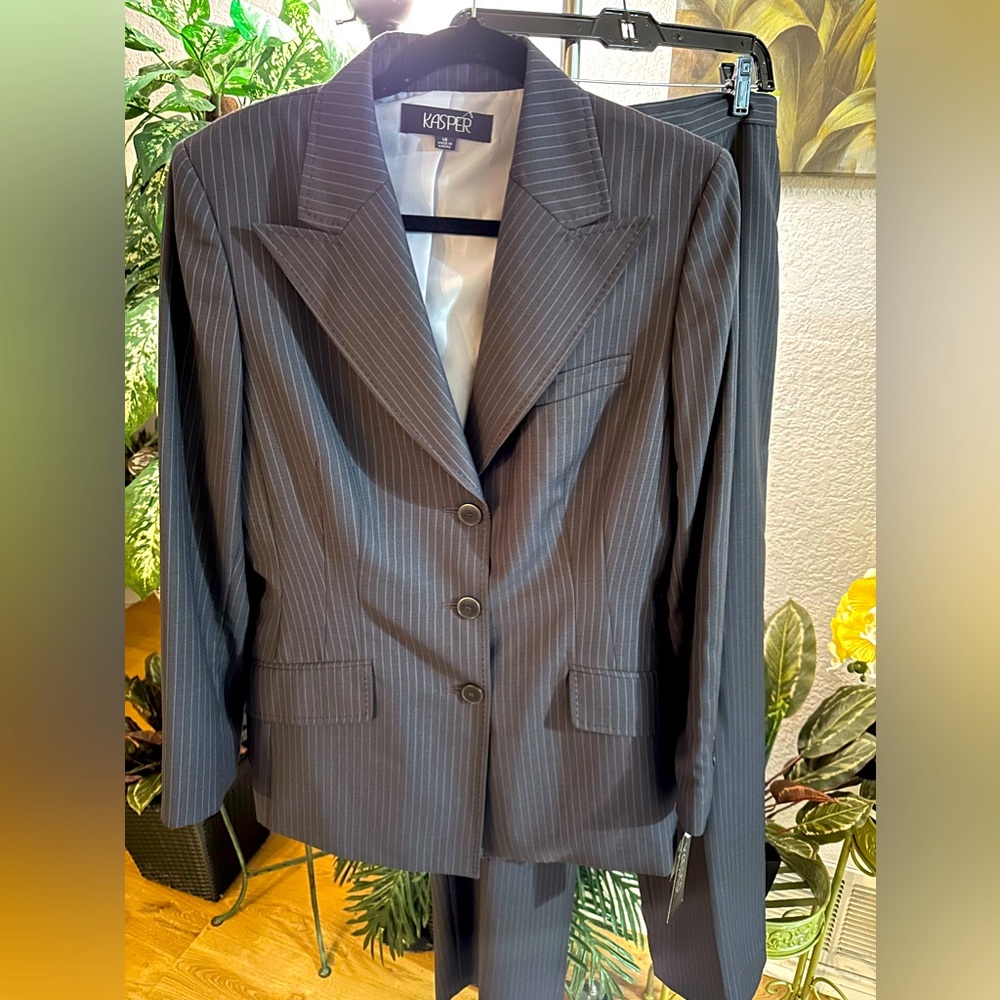 Kasper Black/gray pant suit(2pcs) w’s size 14